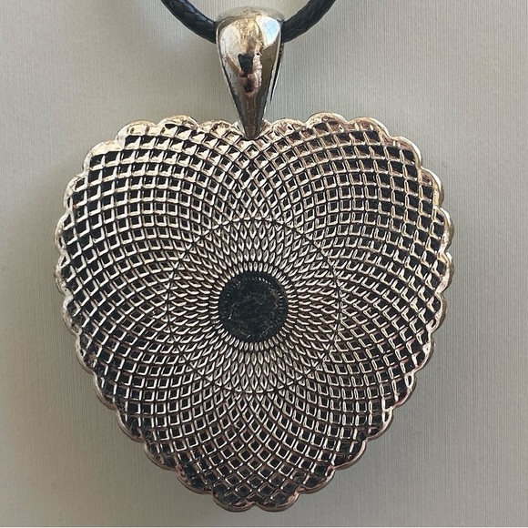 Handmade Green Fluid Art Heart Pendant Necklace Rhinestone Border Svetlana Yeung - Picture 7 of 15